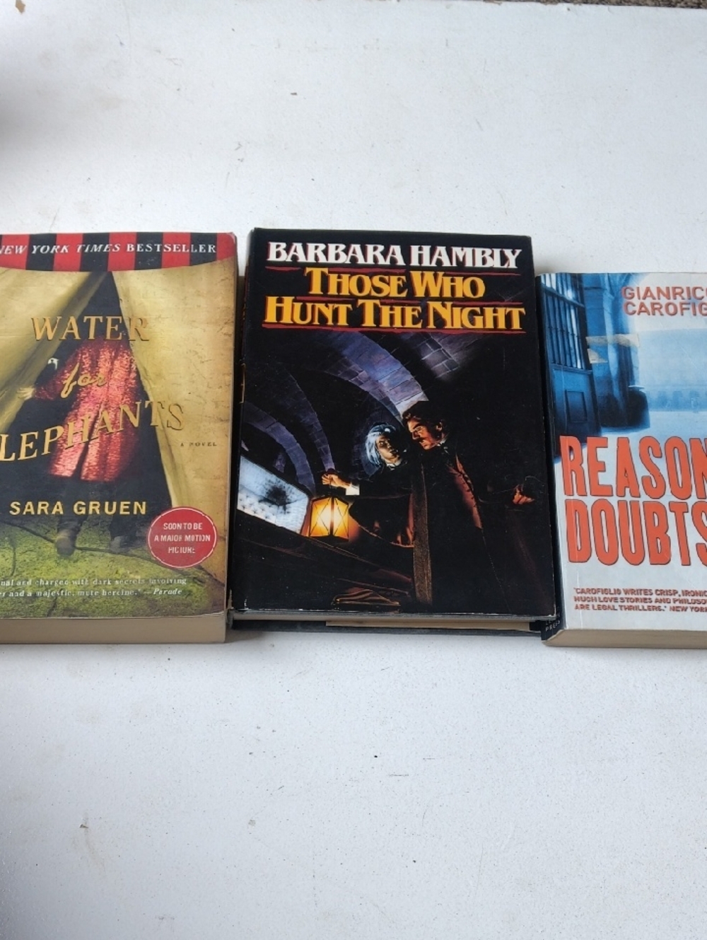 Those Who Hunt the Night by Barbara Hambly - Black Cover